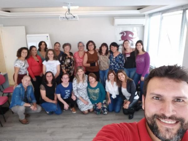 Notícias - A DRAGON - Transformação & Prosperidade Empresarial é orientada pelas seguintes definições estratégicas:
CORE BUSINESS
Transformação & Prosperidade Empresarial
PROPÓSITO
Impactar no desenvolvimento social.
MISSÃO
Promover a transformação e a prosperidade empresarial com abordagem sistêmica, técnica e comportamental, focando o desenvolvimento social.
VISÃO DE FUTURO
Deixar como legado para futuras gerações, uma sociedade mais desenvolvida, justa e com melhor qualidade de vida. 