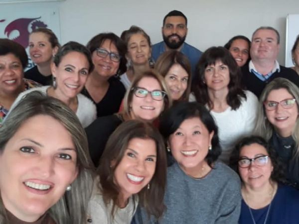 Notícias - A DRAGON - Transformação & Prosperidade Empresarial é orientada pelas seguintes definições estratégicas:
CORE BUSINESS
Transformação & Prosperidade Empresarial
PROPÓSITO
Impactar no desenvolvimento social.
MISSÃO
Promover a transformação e a prosperidade empresarial com abordagem sistêmica, técnica e comportamental, focando o desenvolvimento social.
VISÃO DE FUTURO
Deixar como legado para futuras gerações, uma sociedade mais desenvolvida, justa e com melhor qualidade de vida. 