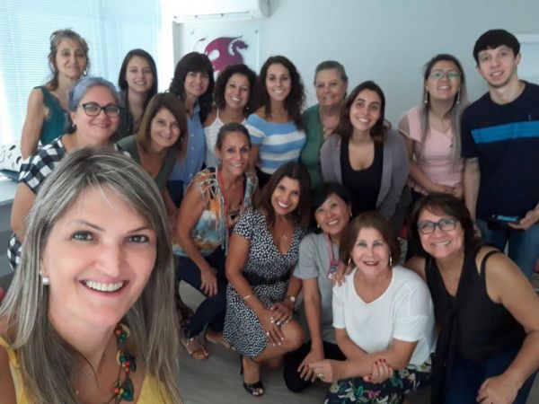 Notícias - A DRAGON - Transformação & Prosperidade Empresarial é orientada pelas seguintes definições estratégicas:
CORE BUSINESS
Transformação & Prosperidade Empresarial
PROPÓSITO
Impactar no desenvolvimento social.
MISSÃO
Promover a transformação e a prosperidade empresarial com abordagem sistêmica, técnica e comportamental, focando o desenvolvimento social.
VISÃO DE FUTURO
Deixar como legado para futuras gerações, uma sociedade mais desenvolvida, justa e com melhor qualidade de vida. 