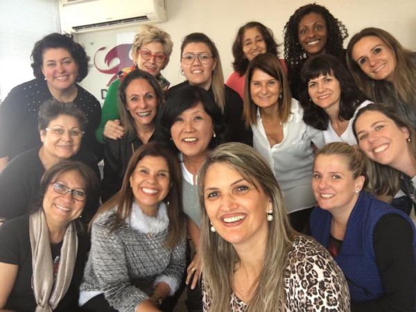 Notícias - A DRAGON - Transformação & Prosperidade Empresarial é orientada pelas seguintes definições estratégicas:
CORE BUSINESS
Transformação & Prosperidade Empresarial
PROPÓSITO
Impactar no desenvolvimento social.
MISSÃO
Promover a transformação e a prosperidade empresarial com abordagem sistêmica, técnica e comportamental, focando o desenvolvimento social.
VISÃO DE FUTURO
Deixar como legado para futuras gerações, uma sociedade mais desenvolvida, justa e com melhor qualidade de vida. 