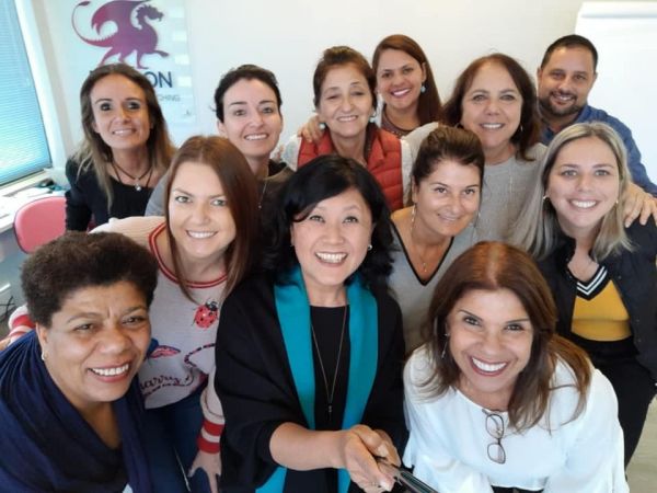 Notícias - A DRAGON - Transformação & Prosperidade Empresarial é orientada pelas seguintes definições estratégicas:
CORE BUSINESS
Transformação & Prosperidade Empresarial
PROPÓSITO
Impactar no desenvolvimento social.
MISSÃO
Promover a transformação e a prosperidade empresarial com abordagem sistêmica, técnica e comportamental, focando o desenvolvimento social.
VISÃO DE FUTURO
Deixar como legado para futuras gerações, uma sociedade mais desenvolvida, justa e com melhor qualidade de vida. 